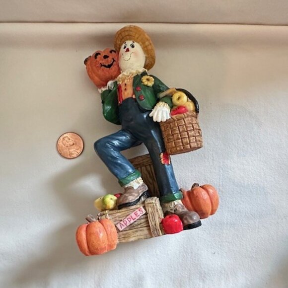 Scarecrow Figurine - Picture 8 of 8